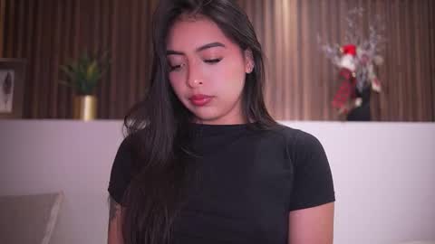 Snapshot of camila_dupont chatting on 01-06-26, 06:33 Camila online show from 01-06-26, 06:33