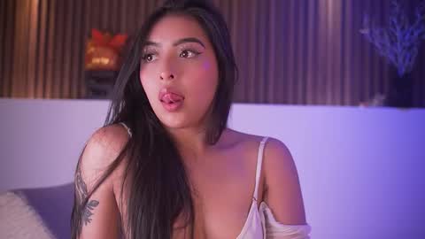 Snapshot of camila_dupont chatting on 02-12-26, 05:13 Camila online show from 02-12-26, 05:13