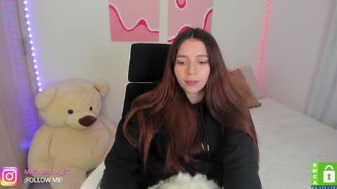 Snapshot of camila_ec2 chatting on 01-09-25, 01:39 C A M I online show from 01-09-25, 01:39