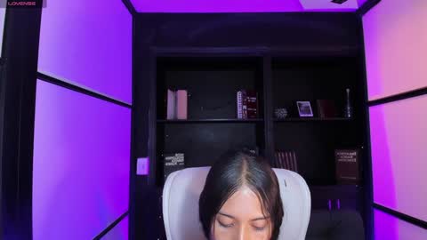 Snapshot of camila_harperr chatting on 01-21-25, 05:16 C A M I L A online show from 01-21-25, 05:16