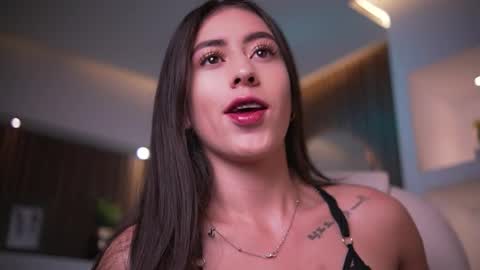 camila_martinez9 online show from 10-10-25, 11:31