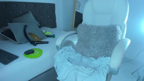 Camila online show from 12-29-24, 07:00