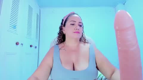 Snapshot of camilaa_foxxx chatting on 01-23-25, 06:45 camilaa foxxx online show from 01-23-25, 06:45
