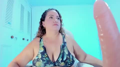 Snapshot of camilaa_foxxx chatting on 01-24-25, 05:53 camilaa foxxx online show from 01-24-25, 05:53