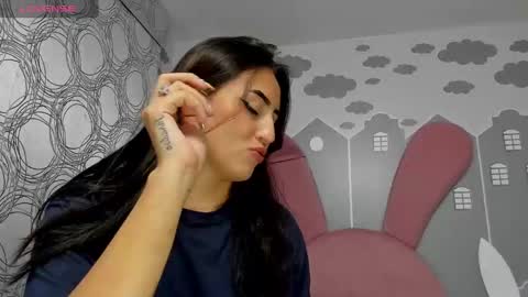 Camila  online show from 02-11-25, 04:01