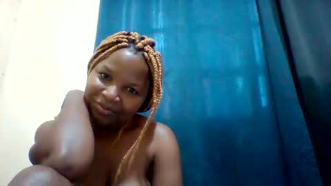 Snapshot of camillah_sweet chatting on 02-16-26, 08:10 camillah_sweet online show from 02-16-26, 08:10