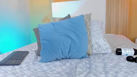 Snapshot of camille_lynn chatting on 02-25-25, 11:08 Camille Lynn online show from 02-25-25, 11:08