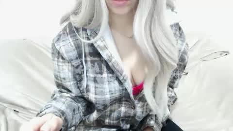 Snapshot of camillebunny chatting on 12-15-25, 04:28 CamilleBunny online show from 12-15-25, 04:28