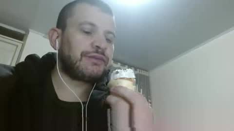Snapshot of camiloking17 chatting on 01-20-25, 12:36 camilo online show from 01-20-25, 12:36