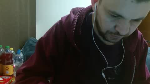 Snapshot of camiloking17 chatting on 02-15-25, 10:11 camilo online show from 02-15-25, 10:11