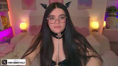 Snapshot of cammiefoalss chatting on 01-11-26, 07:08 Lets reach 200 thumbs up online show from 01-11-26, 07:08