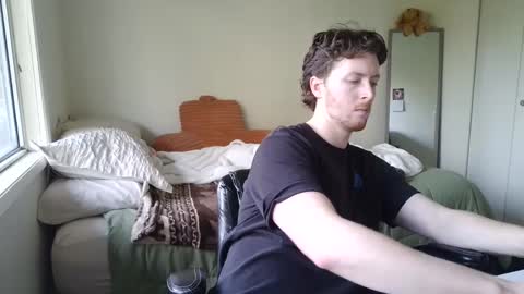 Snapshot of canadianstud18 chatting on 02-13-25, 05:33 Devon online show from 02-13-25, 05:33