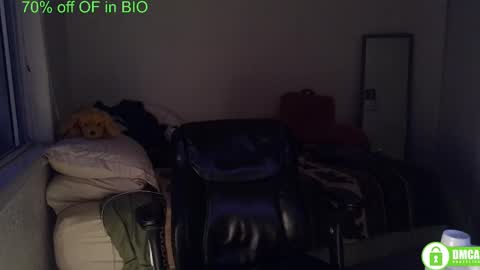 Snapshot of canadianstud18 chatting on 02-20-25, 01:57 Devon online show from 02-20-25, 01:57