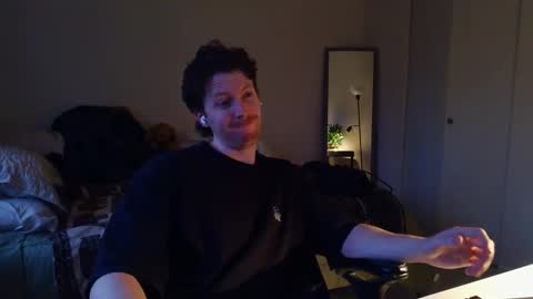 Snapshot of canadianstud18 chatting on 02-28-25, 01:47 Devon online show from 02-28-25, 01:47