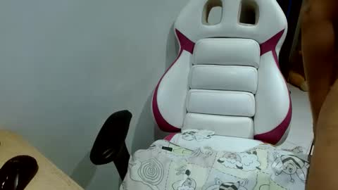 Snapshot of canddysexxx_ chatting on 02-14-25, 11:42 Carolina online show from 02-14-25, 11:42