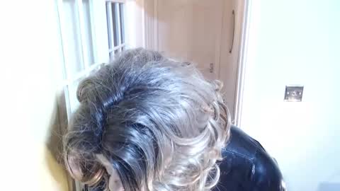 Snapshot of candi_smokes chatting on 11-23-25, 03:23 candi smokes online show from 11-23-25, 03:23