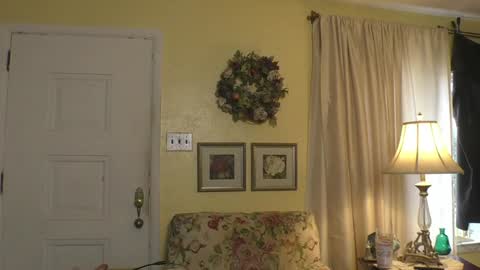 Snapshot of candisaint chatting on 12-11-24, 06:09 Candi Saint online show from 12-11-24, 06:09