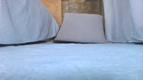 Snapshot of candy_feett chatting on 10-22-25, 07:35 Jolie online show from 10-22-25, 07:35