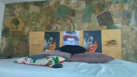 Snapshot of candy_feett chatting on 11-07-25, 07:36 Jolie online show from 11-07-25, 07:36