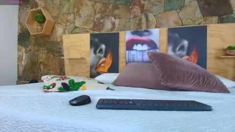 Snapshot of candy_feett chatting on 11-10-25, 07:13 Jolie online show from 11-10-25, 07:13