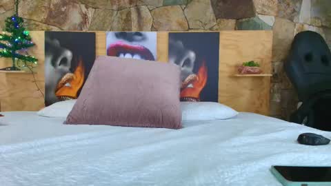 Snapshot of candy_feett chatting on 11-11-25, 05:13 Jolie online show from 11-11-25, 05:13