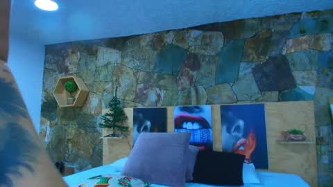 Snapshot of candy_feett chatting on 11-18-25, 08:24 Jolie online show from 11-18-25, 08:24