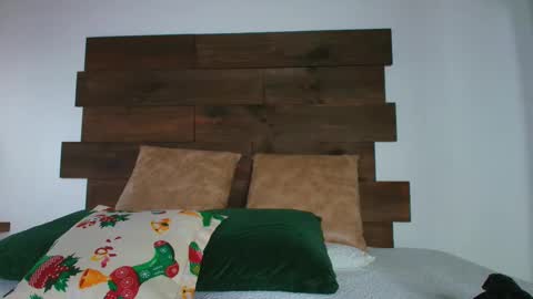 Snapshot of candy_feett chatting on 11-25-25, 11:27 Jolie online show from 11-25-25, 11:27