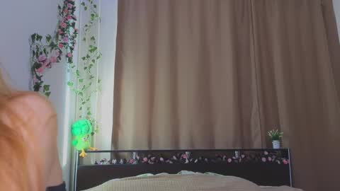 Snapshot of candy_flosse chatting on 10-08-25, 08:12 candy_flosse online show from 10-08-25, 08:12