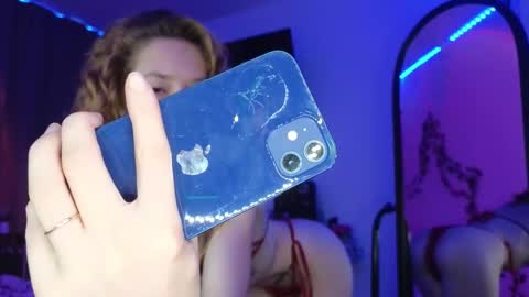 Snapshot of candy_flosse chatting on 10-25-25, 08:11 candy_flosse online show from 10-25-25, 08:11