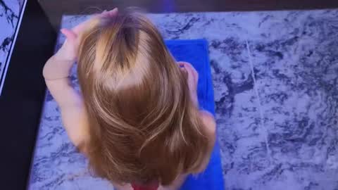 Snapshot of candy_flosse chatting on 10-29-25, 08:27 candy_flosse online show from 10-29-25, 08:27