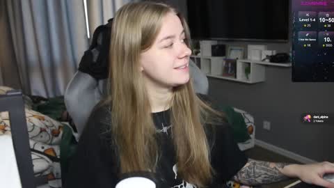 Snapshot of candy_meggie chatting on 12-11-24, 09:19 Megan online show from 12-11-24, 09:19