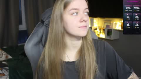 Snapshot of candy_meggie chatting on 12-19-24, 01:18 Megan online show from 12-19-24, 01:18