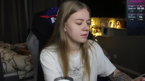 Snapshot of candy_meggie chatting on 12-26-24, 02:27 Megan online show from 12-26-24, 02:27