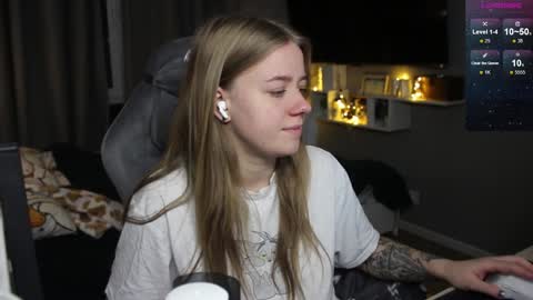 Snapshot of candy_meggie chatting on 01-02-25, 02:24 Megan online show from 01-02-25, 02:24