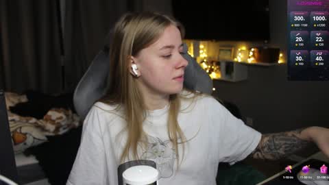 Snapshot of candy_meggie chatting on 01-02-25, 05:29 Megan online show from 01-02-25, 05:29