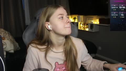 Snapshot of candy_meggie chatting on 01-09-25, 01:35 Megan online show from 01-09-25, 01:35