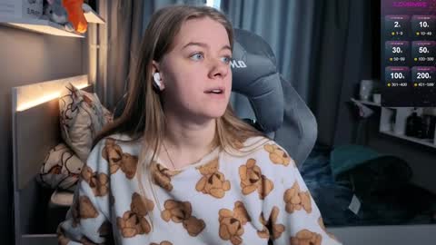 Snapshot of candy_meggie chatting on 02-06-25, 12:26 Megan online show from 02-06-25, 12:26