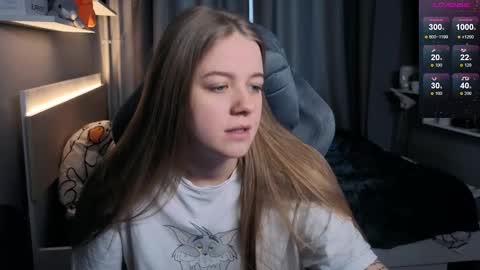 Snapshot of candy_meggie chatting on 02-12-25, 12:12 Megan online show from 02-12-25, 12:12