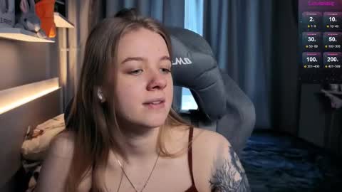 Snapshot of candy_meggie chatting on 02-14-25, 12:47 Megan online show from 02-14-25, 12:47