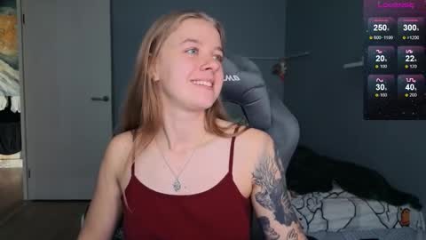 Snapshot of candy_meggie chatting on 09-10-25, 10:59 Megan online show from 09-10-25, 10:59