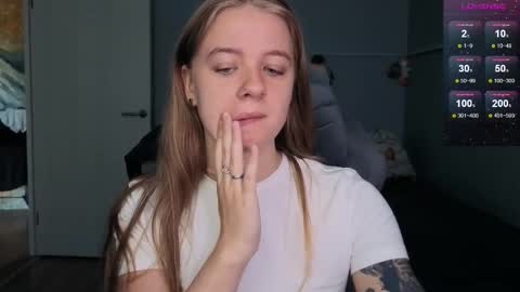 Snapshot of candy_meggie chatting on 09-11-25, 09:31 Megan online show from 09-11-25, 09:31