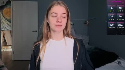 Snapshot of candy_meggie chatting on 09-17-25, 08:16 Megan online show from 09-17-25, 08:16