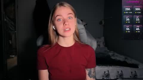 Snapshot of candy_meggie chatting on 09-19-25, 06:30 Megan online show from 09-19-25, 06:30