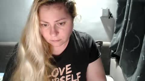 Laura online show from 02-19-25, 04:44