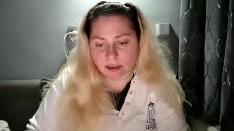 Laura online show from 10-12-25, 04:28