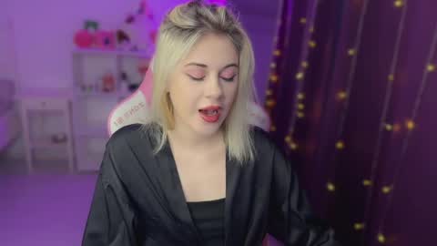 Snapshot of candyhannah chatting on 12-21-25, 06:04 You can call me HH online show from 12-21-25, 06:04