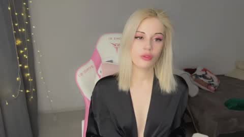 Snapshot of candyhannah chatting on 02-21-26, 02:18 You can call me HH online show from 02-21-26, 02:18