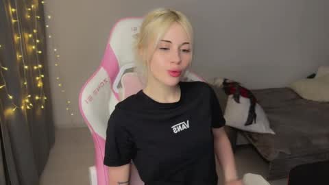 Snapshot of candyhannah chatting on 02-28-26, 06:09 You can call me HH online show from 02-28-26, 06:09