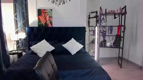 Sofia online show from 10-15-25, 12:44