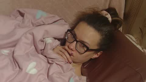 say meow and send tip  online show from 12-17-25, 03:23